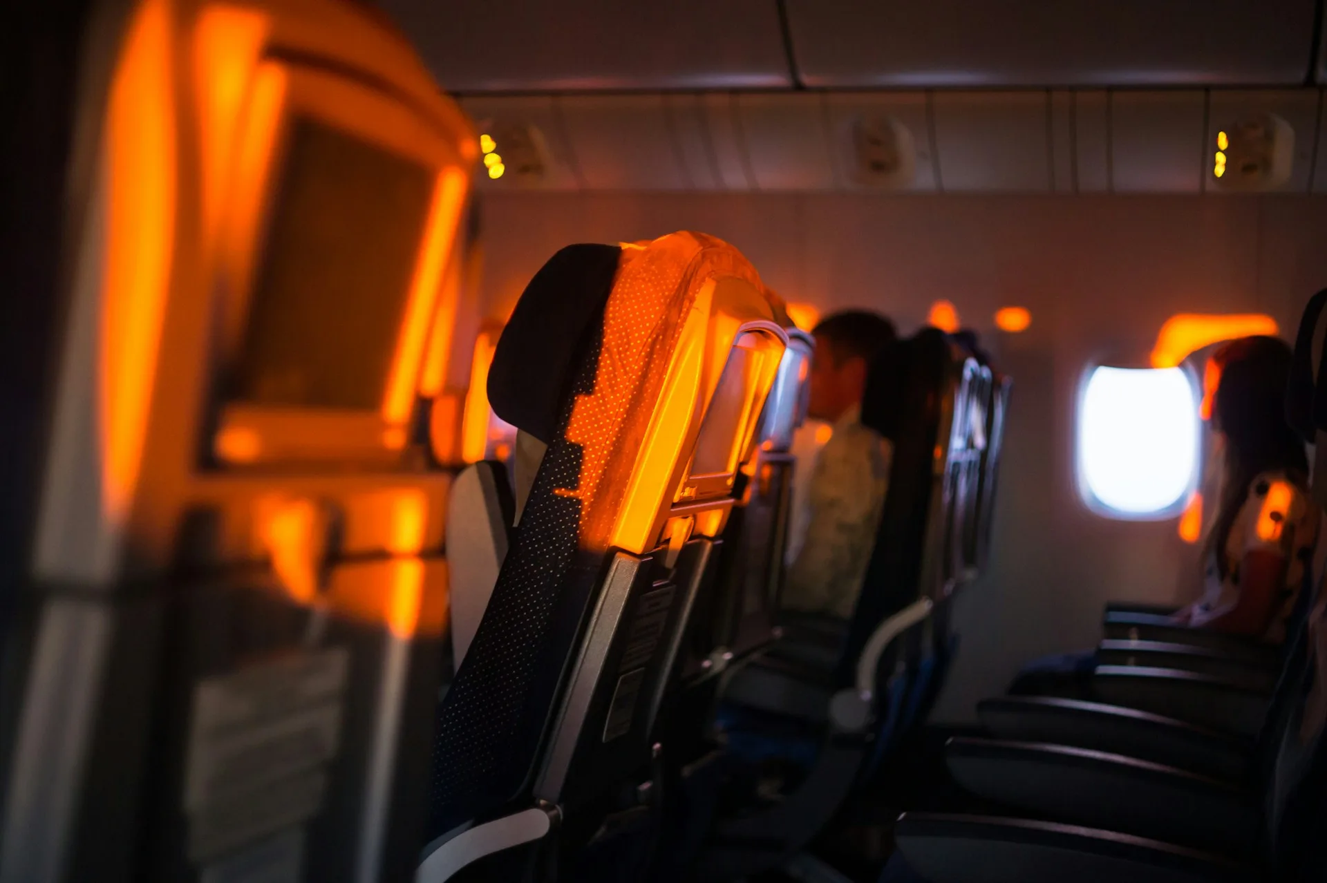 Peur de l’avion : quelles méthodes pour mieux gérer son anxiété avant un voyage ?